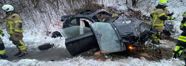 Verkehrsunfall B14 mit eingeklemmter Person